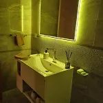 Tayra فيلة